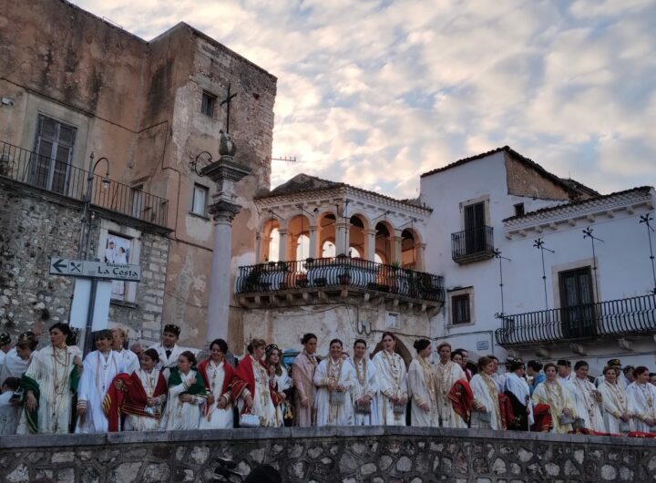 San Nicandro Garganico, duecento partecipanti alla sfilata delle pacchiane e dei pastori