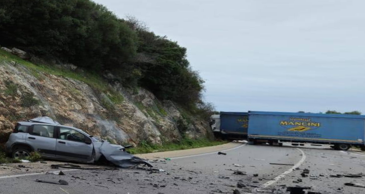 Frontale sulla Statale dei laghi, nel territorio di San Nicandro Garganico: un morto e un ferito